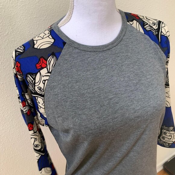 LuLaRoe Randy S Gray Shirt With Patriotic Raglan Sleeves Featuring Uncle Sam & R - Picture 2 of 5